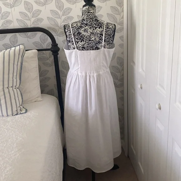 H&M white linen blend button front dress with back smocking for easy fit - Picture 4 of 10